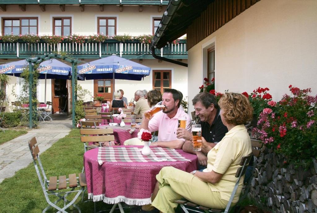 Landgasthof Zum Kirchenwirt ケルベルク エクステリア 写真